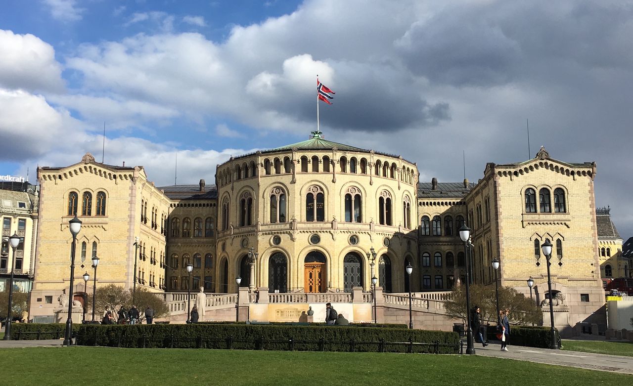 Alarm in Oslo. Police surrounded the parliament.