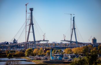 Był za, ale już jest przeciw. Most prawie gotowy, a Trump chce zablokować otwarcie