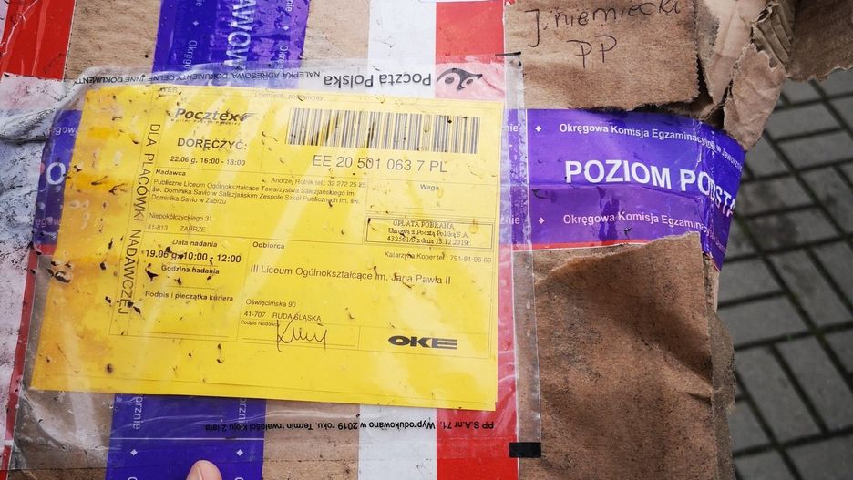 Matura 2020. Wypełnione arkusze leżały na chodniku