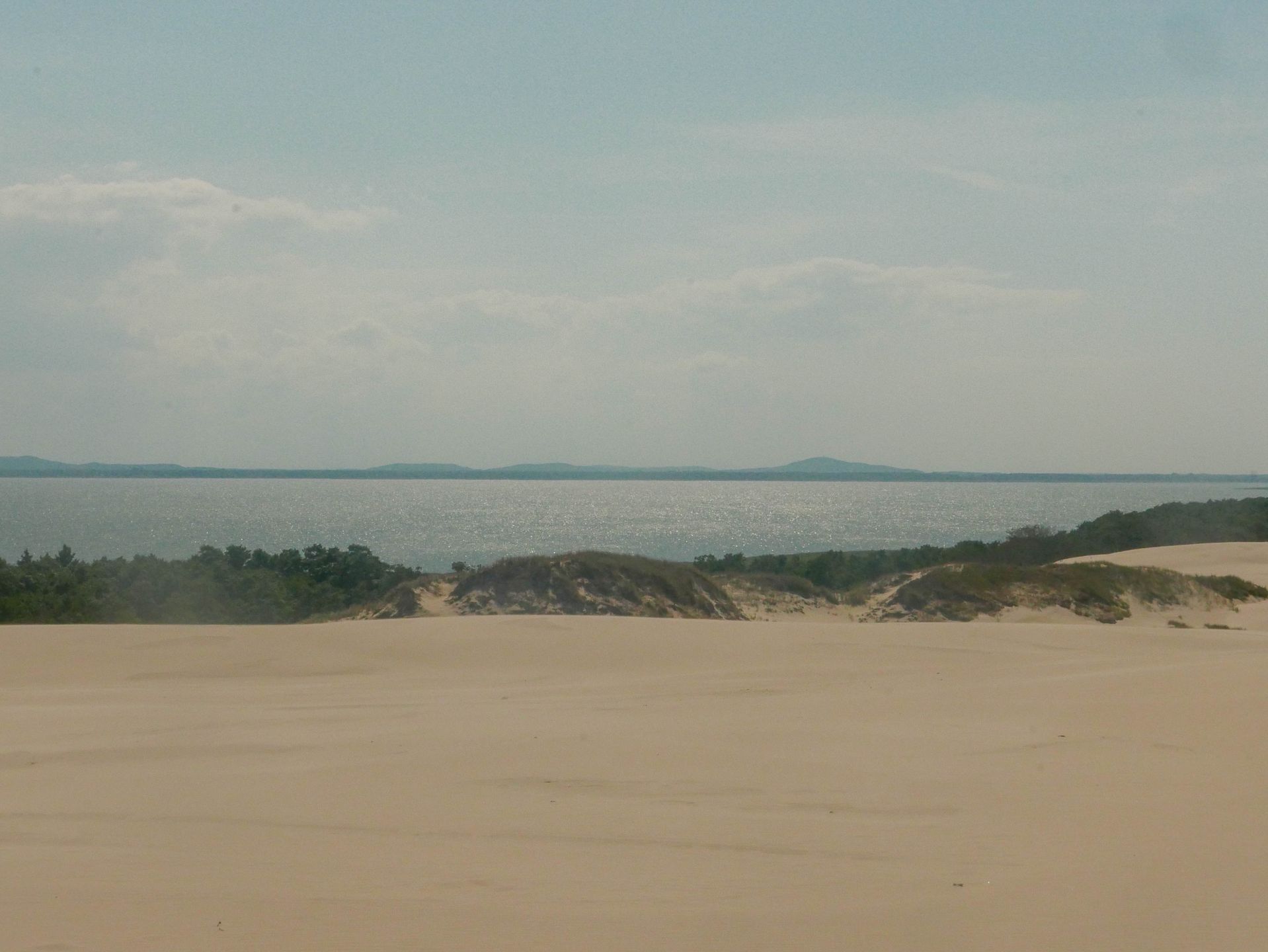 Z wydm widać nie tylko morze, ale także jezioro Łebsko