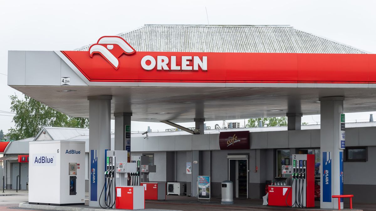 Jordanow, Poland - 14.07.2024 - Orlen petrol station in Jordanow
gasoline, fuel, company, pkn, service, sunsed, sign, petrol, oil, brand, city, logo, gas station, gasoline station, closeup, polish, varsovia, warsaw, station, urban, close up, pkn orlen, petrol station, ustka, transportation, jordanow, orlen, signage, emblem, gas, energy, poland, gasoline, fuel, company, pkn, service, sunsed, sign, petrol, oil, brand, city, logo, gas station, gasoline station, closeup, polish, varsovia, warsaw, station, urban, close up, pkn orlen, petrol station, ustka, transportation, jordanow, orlen, signage, emblem, gas, energy, poland