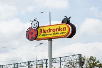 Biedronka stała się wypożyczalnią książek. Oto na czym stanęło po gigantycznej burzy