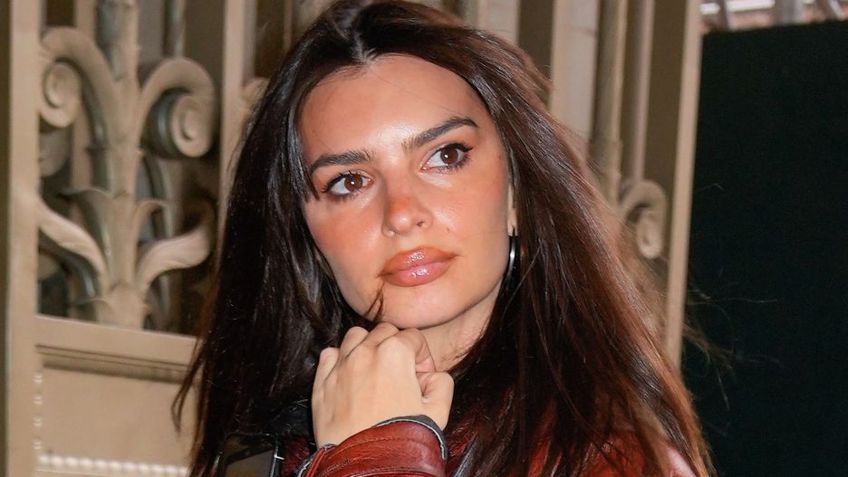 Emily Ratajkowski w eklektycznej stylizacji