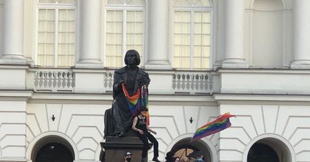Protesty w Warszawie po decyzji ws. aresztu dla aktywistki LGBT. Akcja policji i blokada
