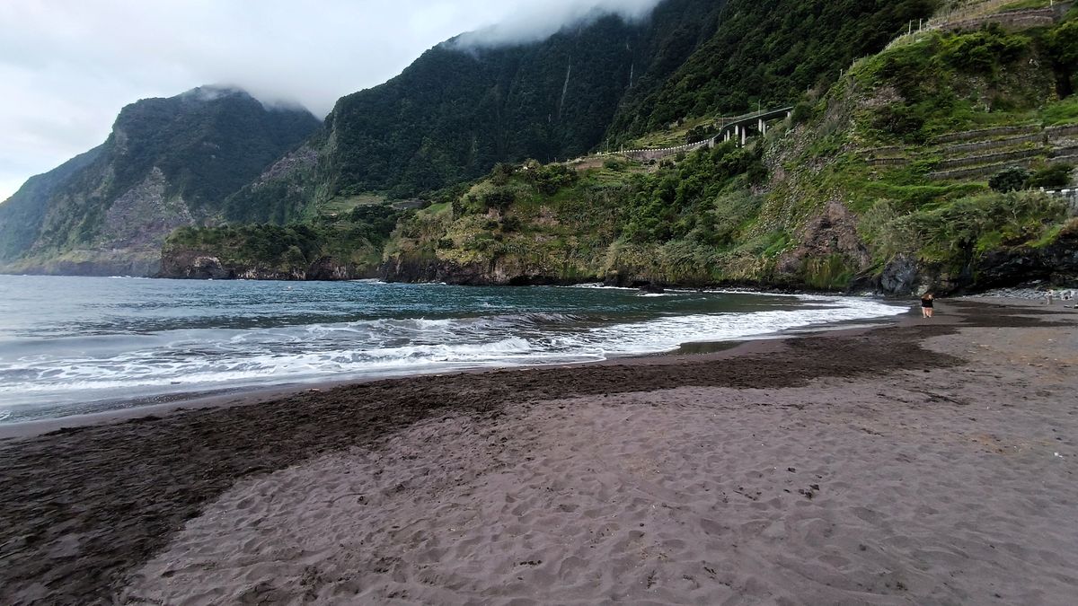Madera: Seixal, czarna plaża
