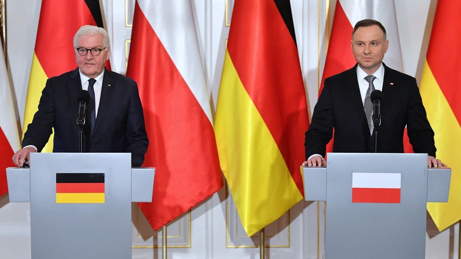 Warszawa, 12.04.2022. Prezydent RP Andrzej Duda (P) oraz prezydent Republiki Federalnej Niemiec Frank-Walter Steinmeier (L) podczas wypowiedzi dla mediów po spotkaniu w Belwederze w Warszawie, 12 bm. Prezydent Federalny RFN przebywa z wizytą w Rzeczypospolitej Polskiej. (jm) PAP/Radek Pietruszka