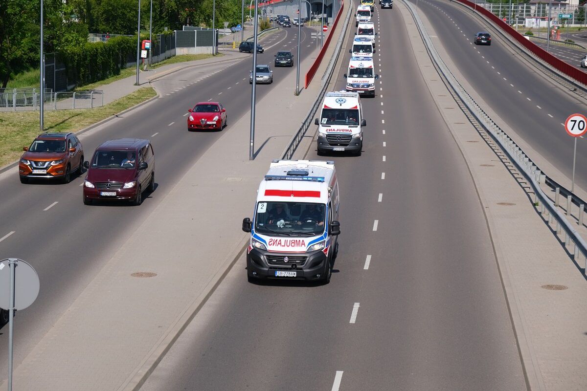 Przejazd ambulansów przez Lublin
