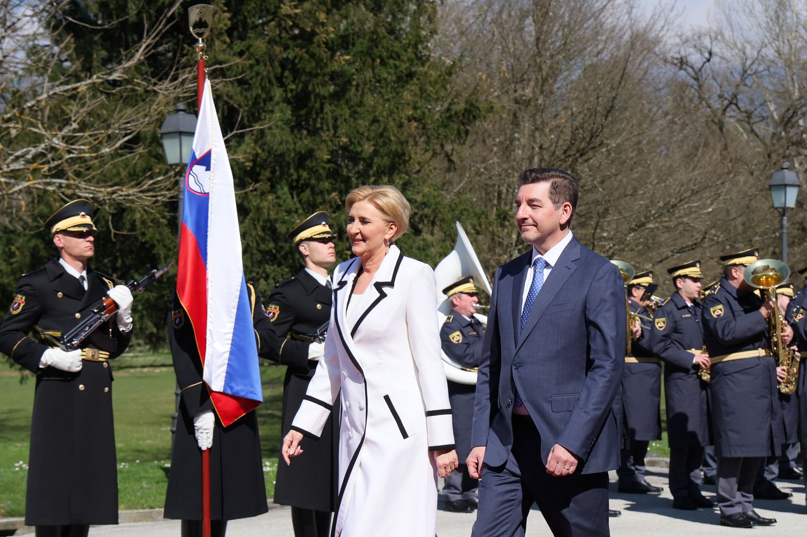Agata Kornhauser-Duda w eleganckim płaszczu 