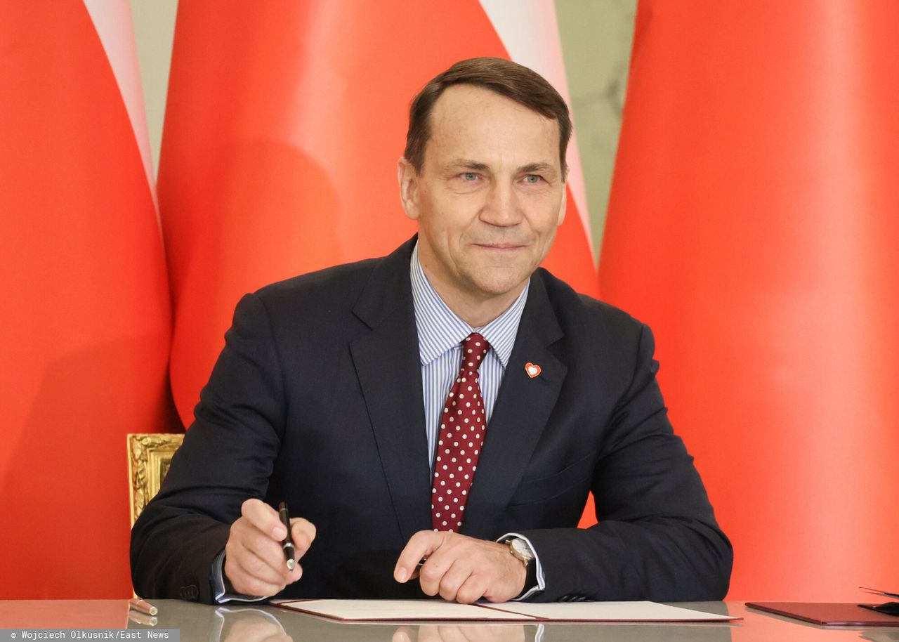 Musiał porzucić dobrą pensję w Brukseli. Wiadomo, ile zarobi w rządzie Tuska