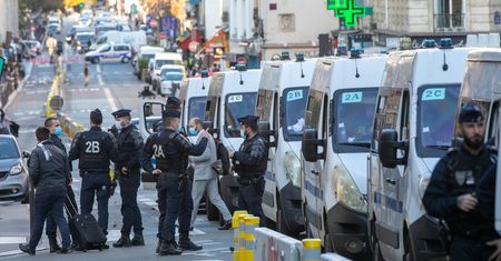 Ścięcie głowy nauczycielowi wstrząsnęło Francją. Nastolatkowie przed sądem