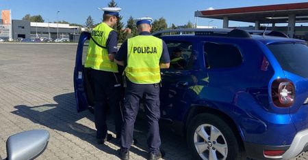 Policja prosi o odblokowanie telefonu? Poznaj swoje prawa