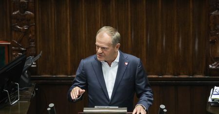 Scysja podczas wystąpienia Tuska o powodzi. Padły mocne słowa