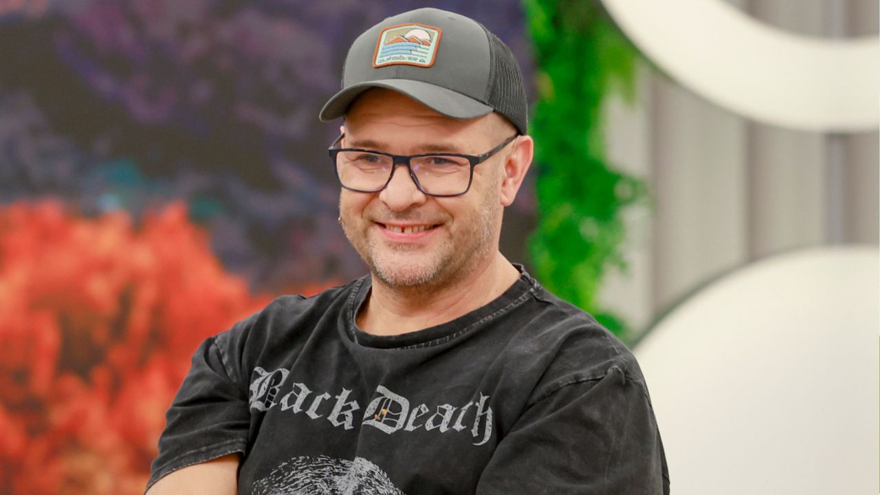 Tomasz Karolak nie popisał się na ulicy. Zostawił Audi na ścieżce rowerowej i poszedł na KEBABA
