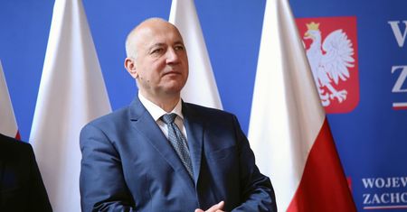 PHH odpowiada na zamieszanie z mieszkaniem Joachima Brudzińskiego. Holding wskazał na byłego pracownika