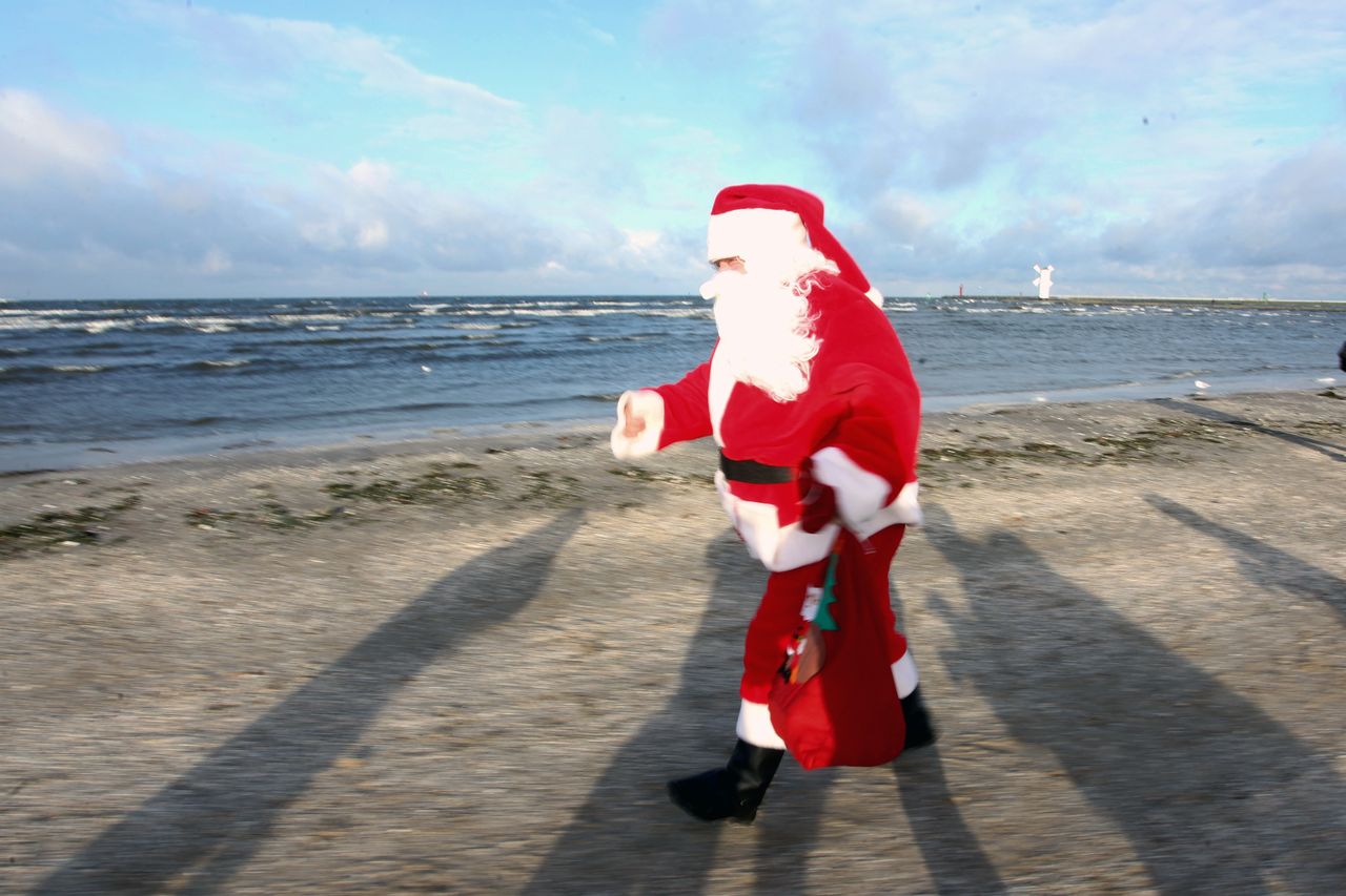 Święty Mikołaj na plaży w Świnoujściu