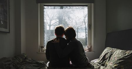 Ból podczas zbliżenia? Tych objawów nie należy lekceważyć