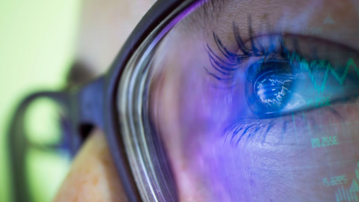 Nie trzeba być ekspertem i milionerem, by postawiać pierwsze kroki na giełdowym parkiecie. 