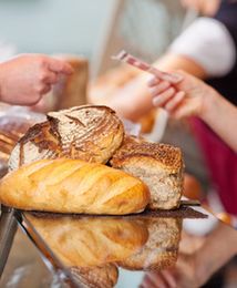 W Polsce systematycznie ubywa małych sklepów