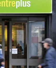 Pracy na Wyspach wciąż dużo. Najnowsze dane umacniają funta