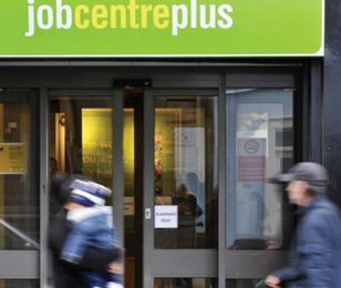 Polacy w Wielkiej Brytanii z krótszym zasiłkiem. Zaważy decyzja jednego urzędnika