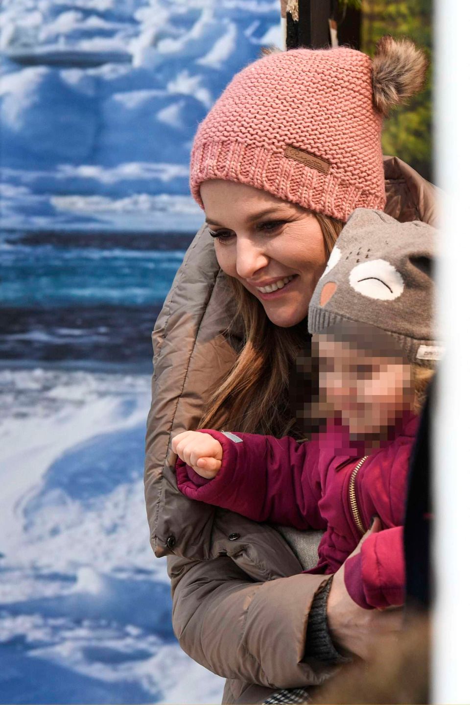 Paulina Sykut z córką wybierają choinkę