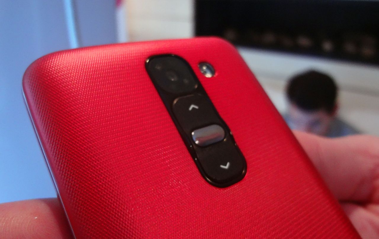 LG G2 mini w Play, rozebrany OnePlus One na zdjęciu i KitKat dla Galaxy S4