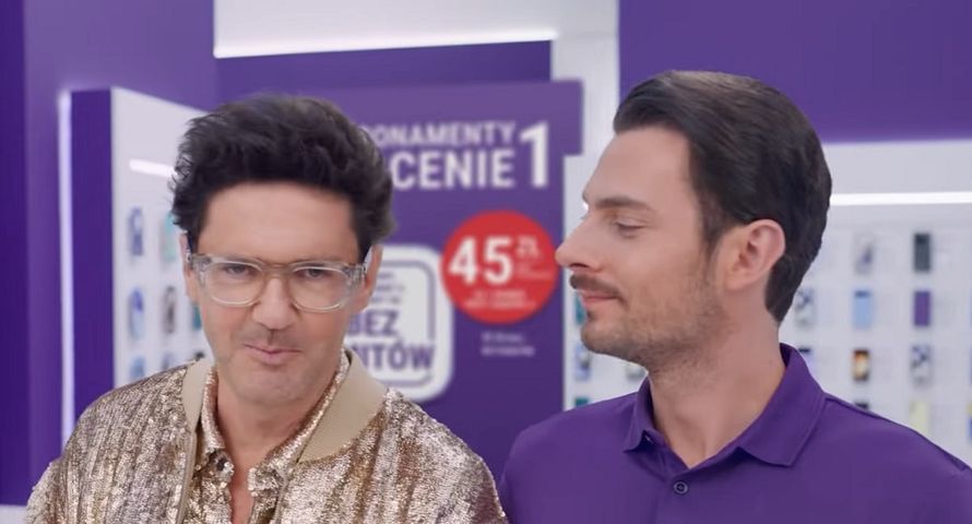 Play rośnie poza smartfonami i prepaidem. Przybywa abonentów, płacą więcej