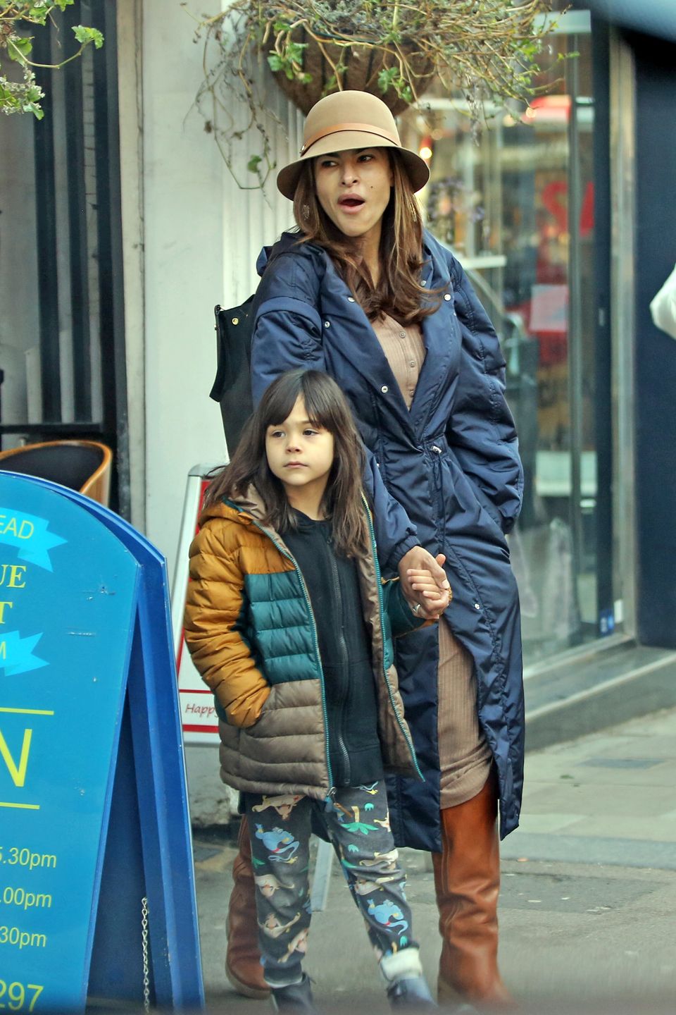 Eva Mendes z córkami w Londynie