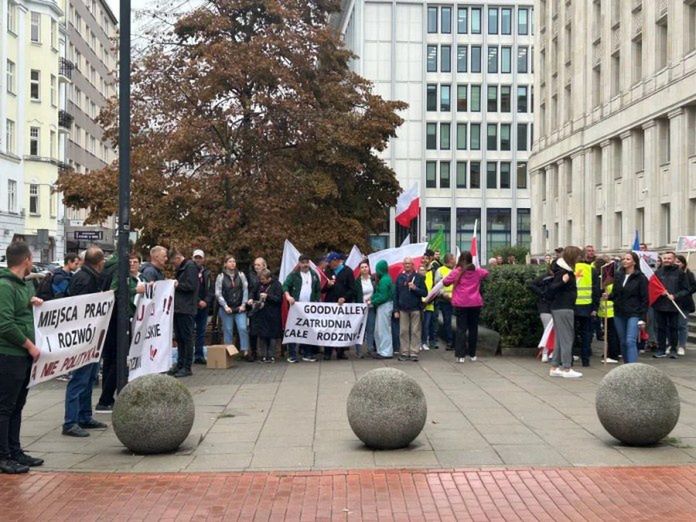 Warszawa: Rolnicy protestują. "Chcemy pracy, nie zasiłków"