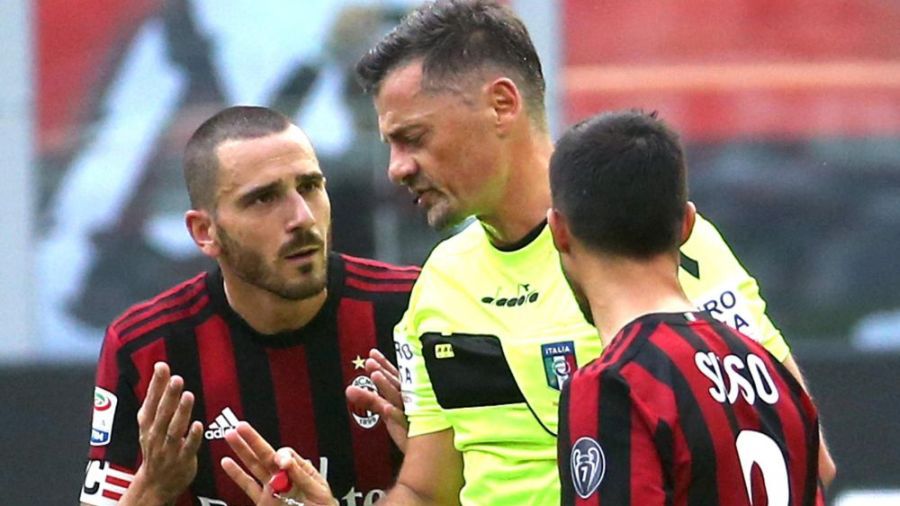 Leonardo Bonucci po czerwonej kartce w meczu z Genoa CFC