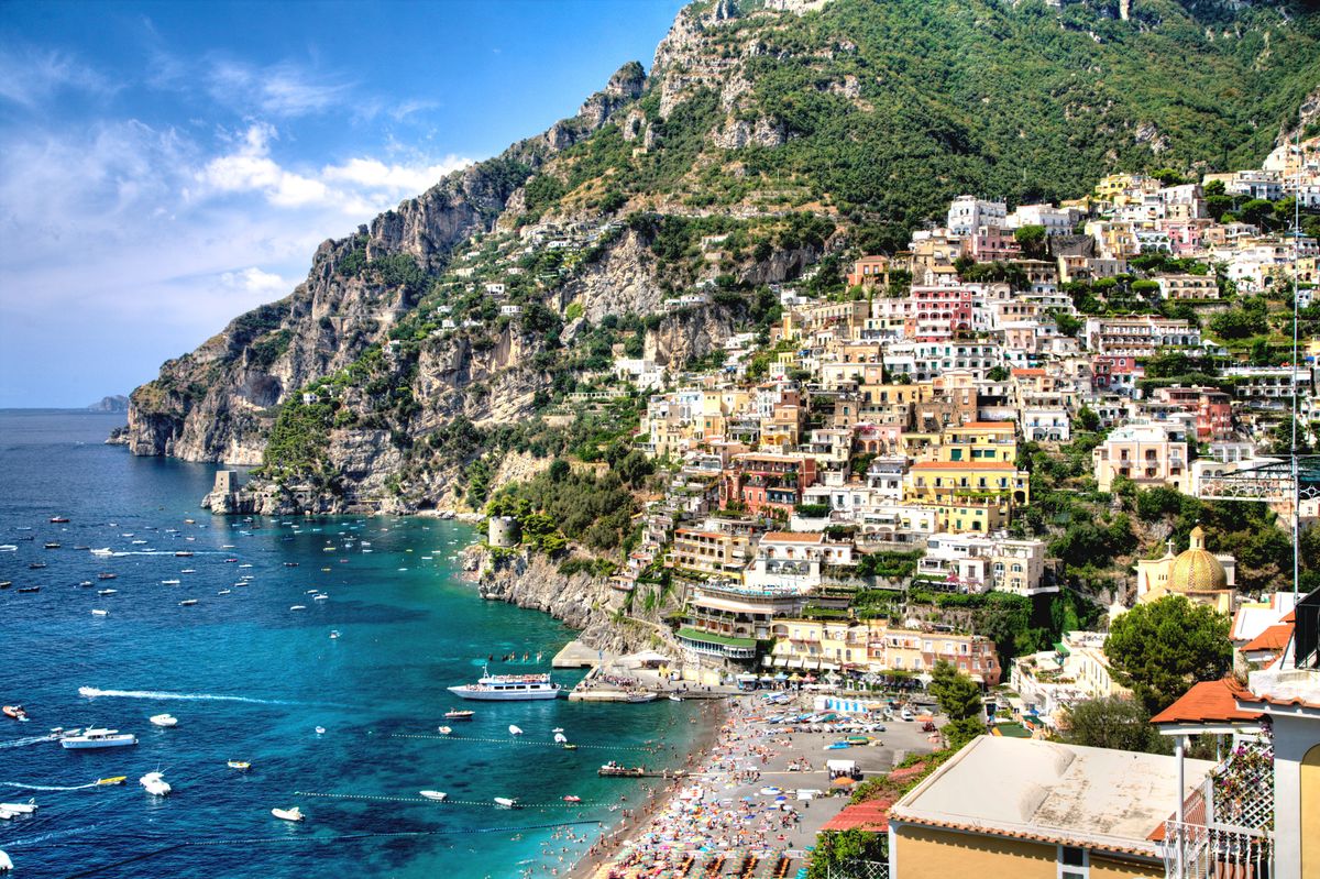 Wybrzeże Amalfi to jeden z polecanych kierunków na podróż poślubną 
