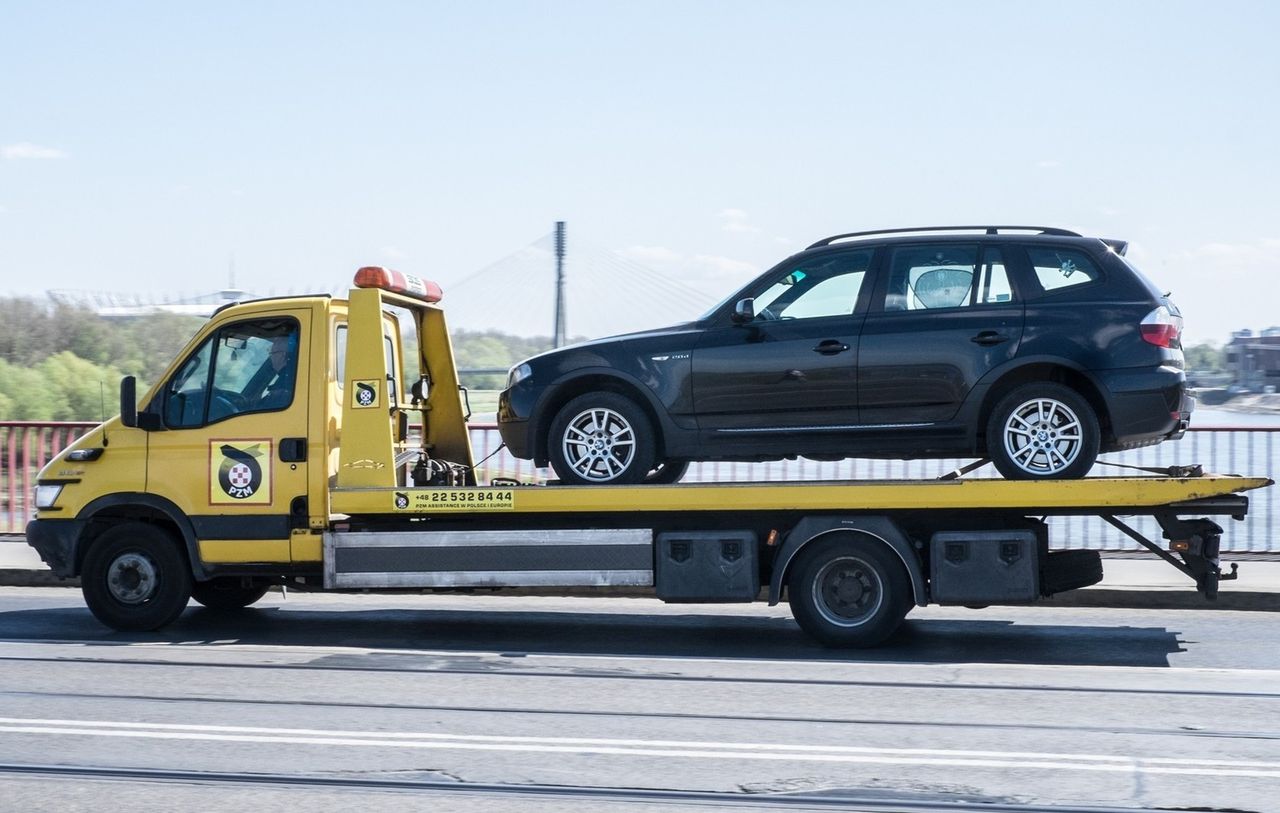 Odstąpienie od umowy sprzedaży samochodu wiąże ze zmianą statusu z właściciela na posiadacza. Auto należy zwrócić poprzedniemu właścicielowi i najlepiej go nie używać.