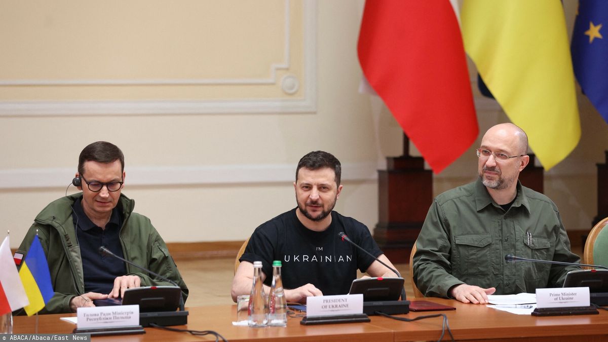 Kaczy?ski i Morawiecki z wizyt? w Kijowie
Handout photo shows PM of Poland Mateusz Morawiecki, Ukrainian President Volodymyr Zelensky and Ukrainian Prime Minister Denys Shmyhal meet for talks on June 1, 2016 in Kyiv Ukraine. Photo by Ukrainian Presidency via ABACAPRESS.COM
ABACA