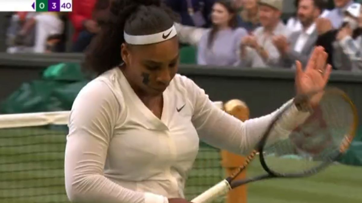 Serena Williams oklaskuje zagranie rywalki