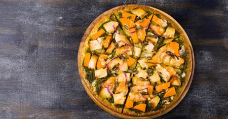 Przepis na pizzę z dynią. Pyszna i sycąca, idealna na jesień