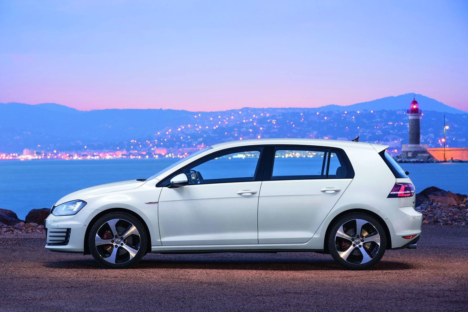 Volkswagen Golf VII GTI - efektowne zdjęcia rasowego hot-hatcha [galeria] 5