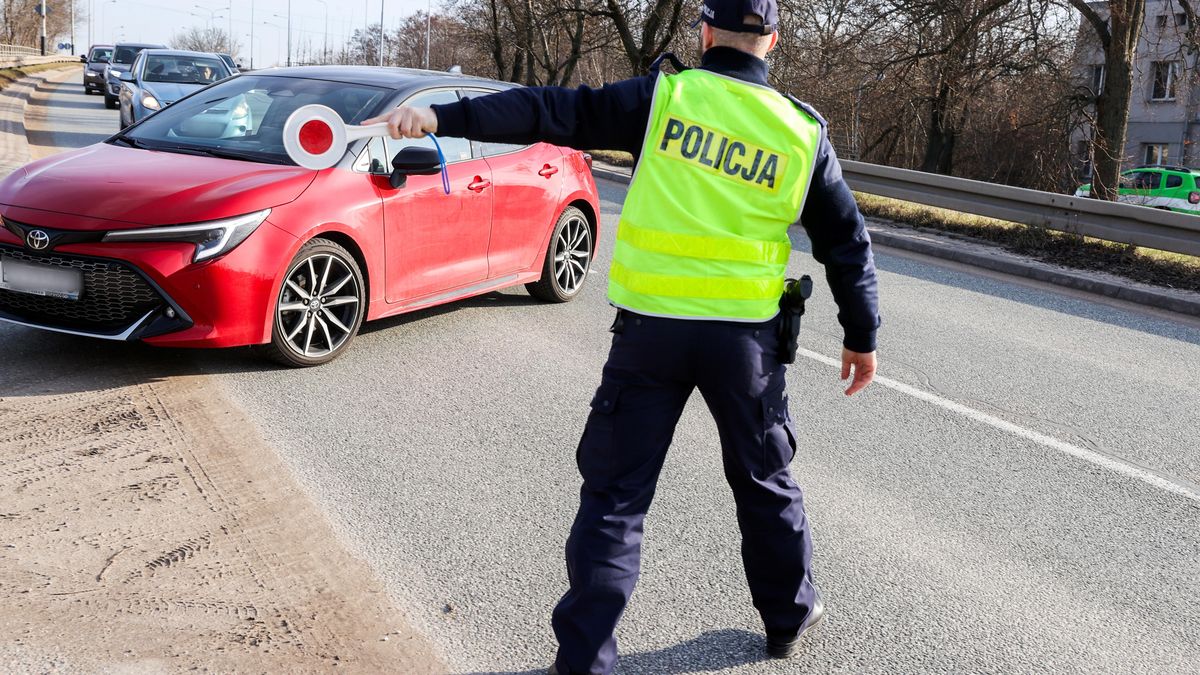 walentynkowa akcja policji
Marian Zubrzycki
akcja, bezpiecze�stwo na drodze, drog�wka, dzie� zakochanych, kamizelka odblaskowa, policja, policjant, policji, Walentynki, Zwolnij, jak kocha to poczeka