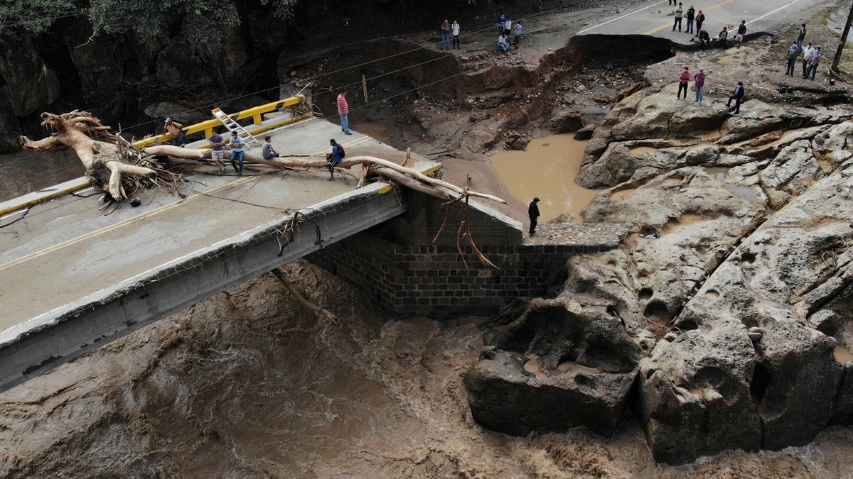 To zdjęcie przeraża. Efekty huraganu Iota 1