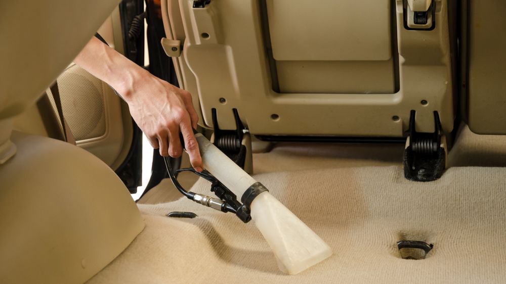 Czyszczenie materiałowej tapicerki