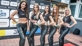 Żużel. Podprowadzające podczas ostatnich zawodów żużlowych (galeria)