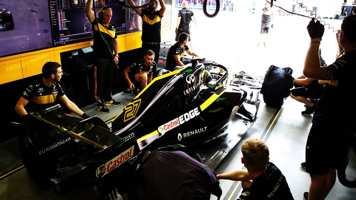 garaż Renault podczas treningu F1 w Baku