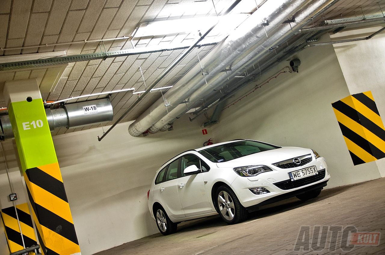 Opel Astra ST (fot. Marcin Pogorzelski)