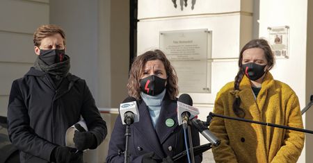 Warszawa. Antyterroryści na proteście. Jest kontrola poselska w komendzie policji