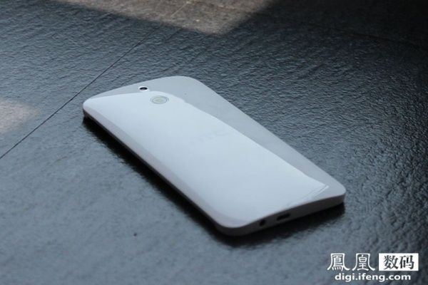 W skrócie: LG G Watch z czterema rdzeniami, HTC One (E8) na zdjęciach i 100 zł zwrotu po zakupie Nokii X 19