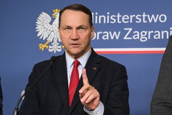 Sikorski ostro po planach ws. SAFE 0 proc. Tak skomentował