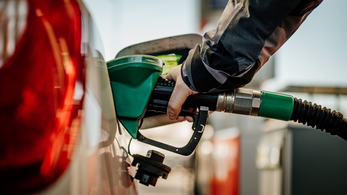 paliwo, nalewanie, zbiornik, tankowanie, pb 95, 98, diesel, samochód, auta, gaz, koks, benzyna, pompa, dworzec, bak, nafta, przewozy, dysza, energetyczne, nadzienie, auto, podróż, przewóz, serwis, stacja benzynowa, ropa naftowa