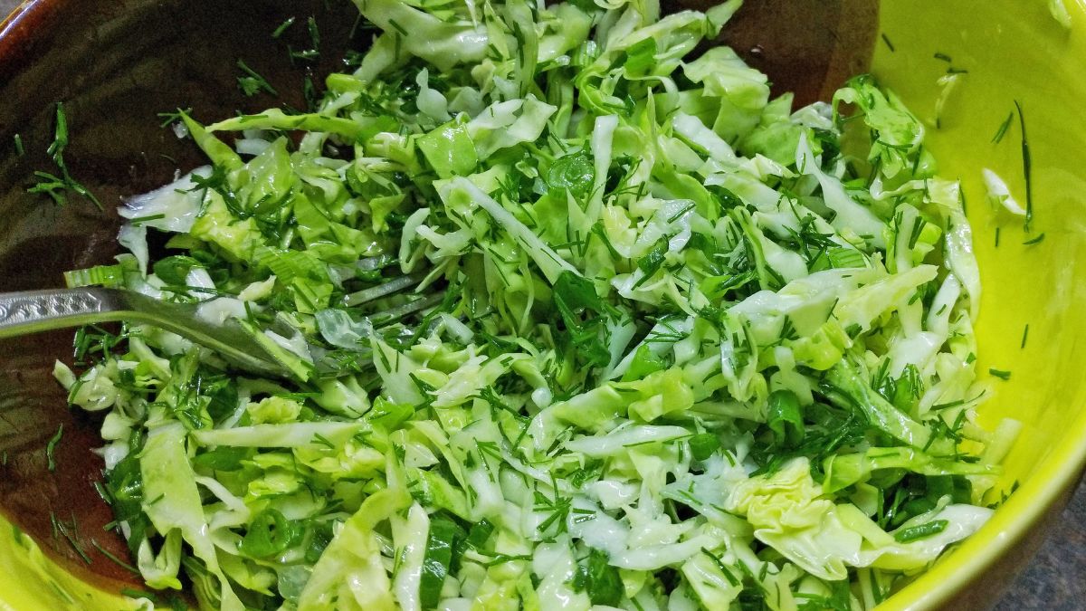 Surówka z kapusty pekińskiej z prostmy sosem