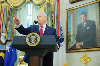 Zwiększyć produkcję, ciąć pensje dyrektorów. Trump wydał "rozkaz" zbrojeniówce