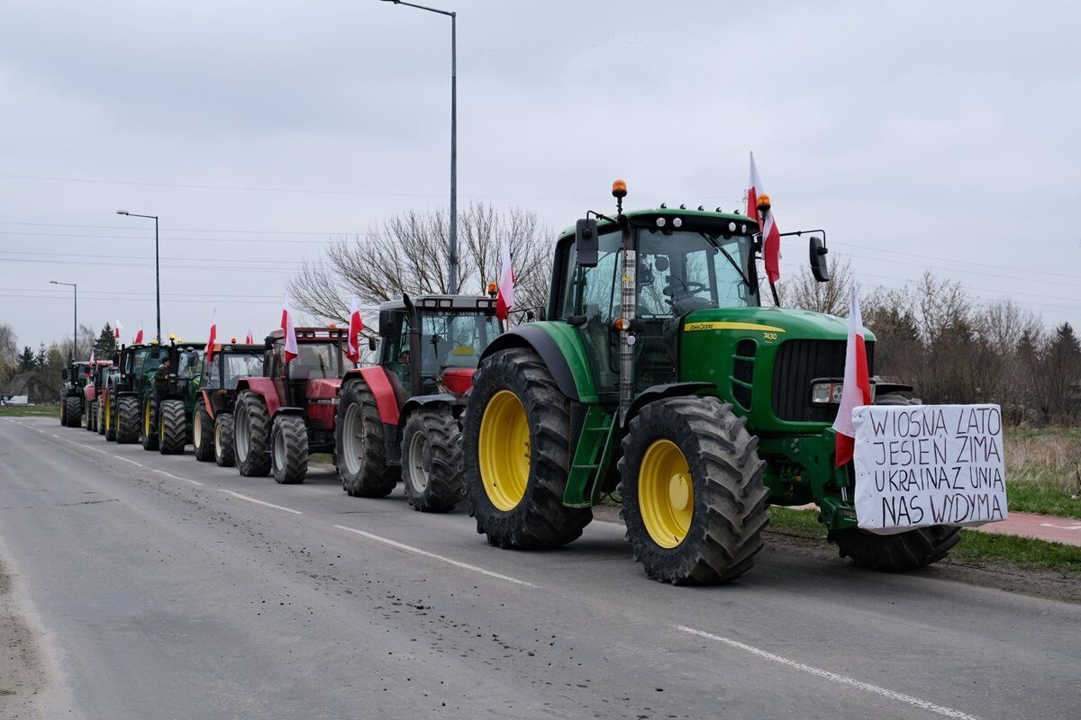 Protest rolników w Lublinie na skrzyżowaniu Krężnicka - Janowska - Żeglarska