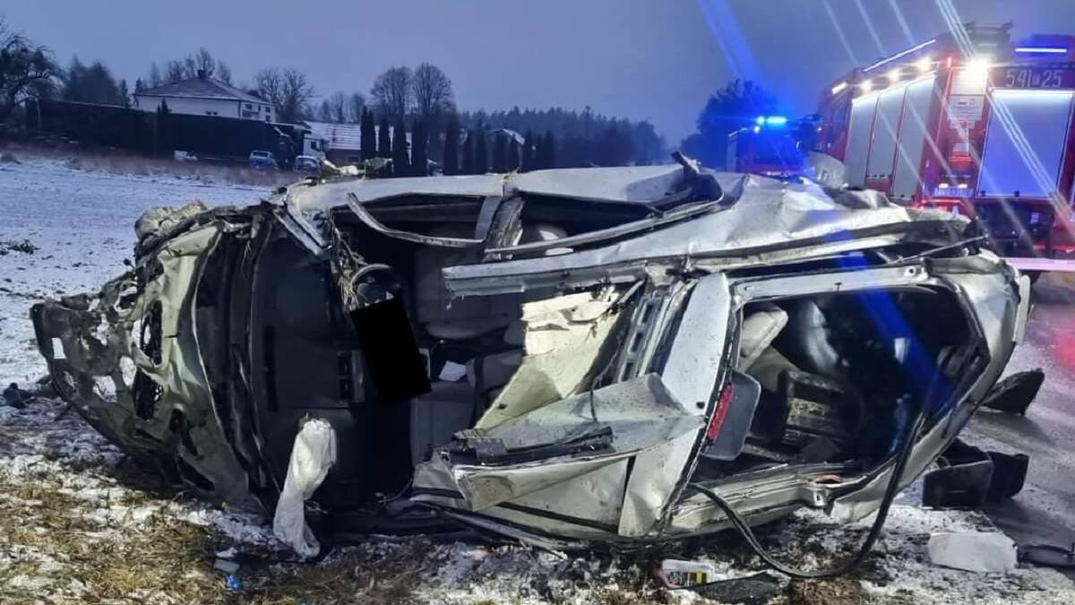 Dachowanie Forda na DK17